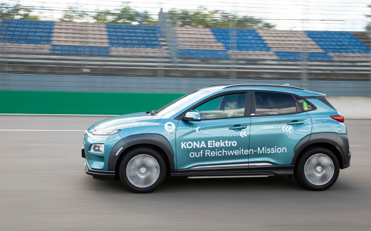Електричному Hyundai Kona вдалося проїхати більше тисячі кілометрів на одному заряді