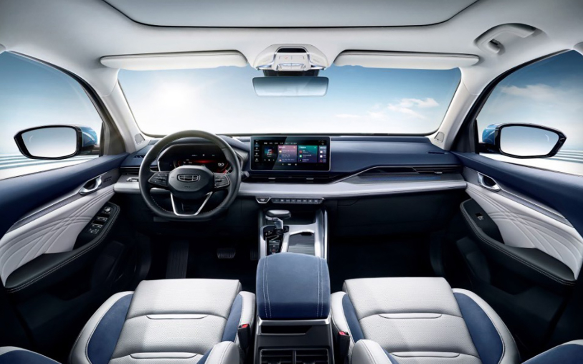 Новий седан від Geely показав свій салон