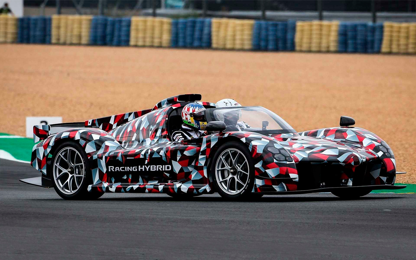 Новий гіперкар від Toyota для громадських доріг показали публіці (ВІДЕО)