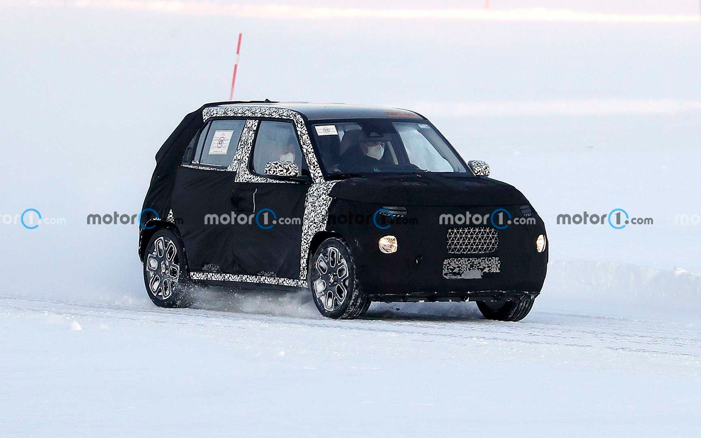 Найменший кросовер Hyundai спіймали на тестах