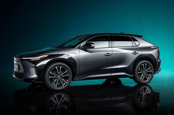 Незабаром відбудеться дебют крутого електричного кросовера Toyota bZ4x