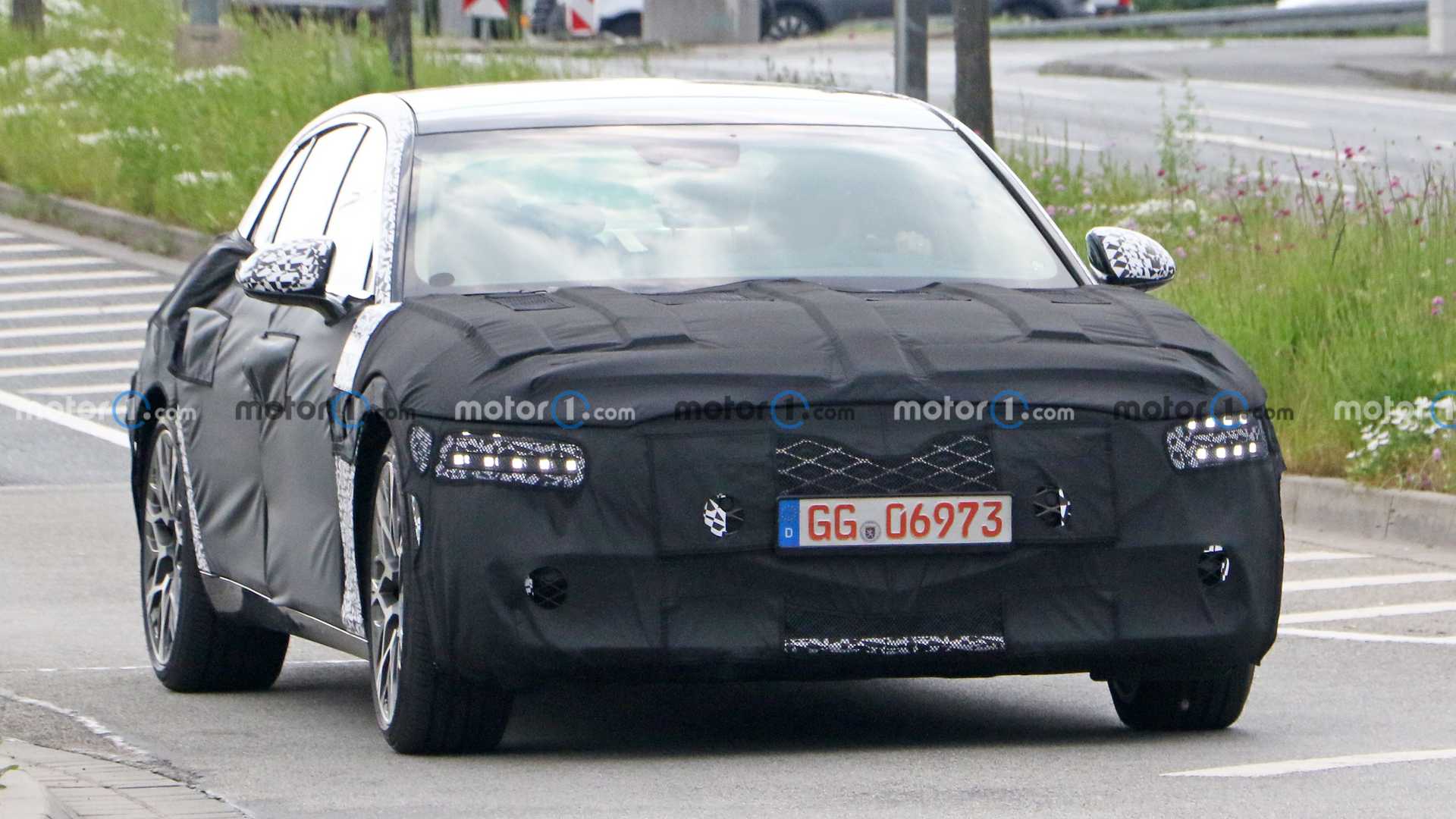 Нова генерація Genesis G90 проходить тести в Німеччині