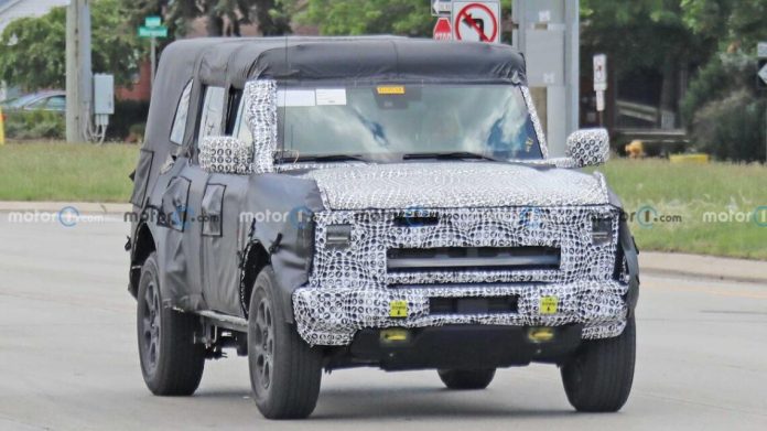Гібридний Ford Bronco з'явився на тестах