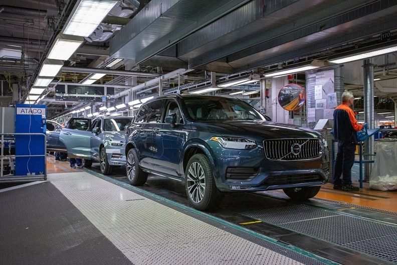 Volvo попереджає про зниження продажів