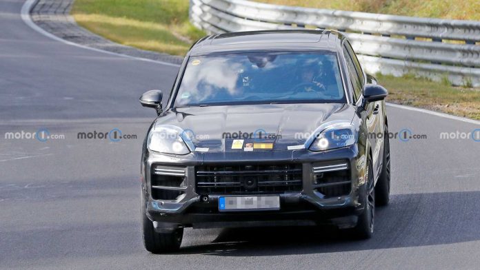 Оновлений Porsche Cayenne потрапив на тестах