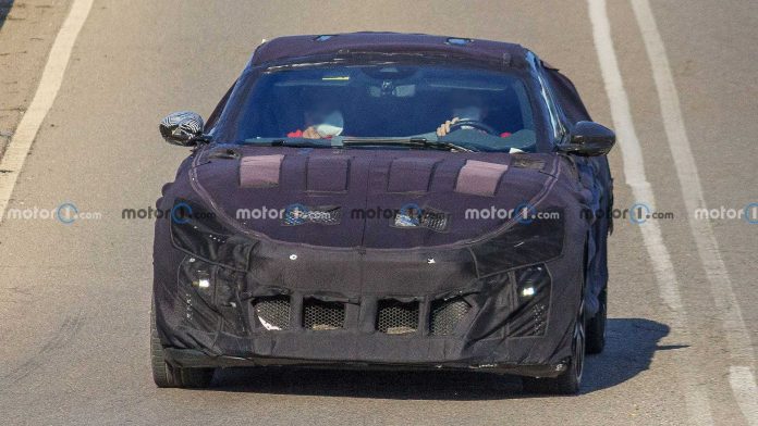 Кросовер Ferrari Purosangue тестується в товарному вигляді