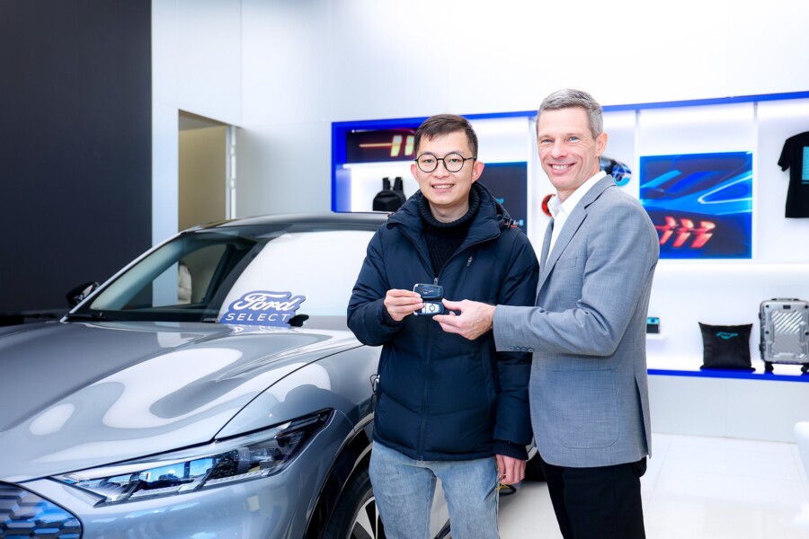 Першого китайського Ford Mach-E передали в руки клієнту