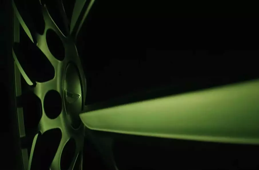 У Aston Martin готують найпотужніший кросовер у світі (ВІДЕО)