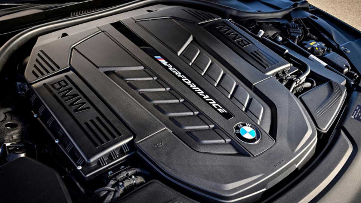 BMW попрощається з мотором V12
