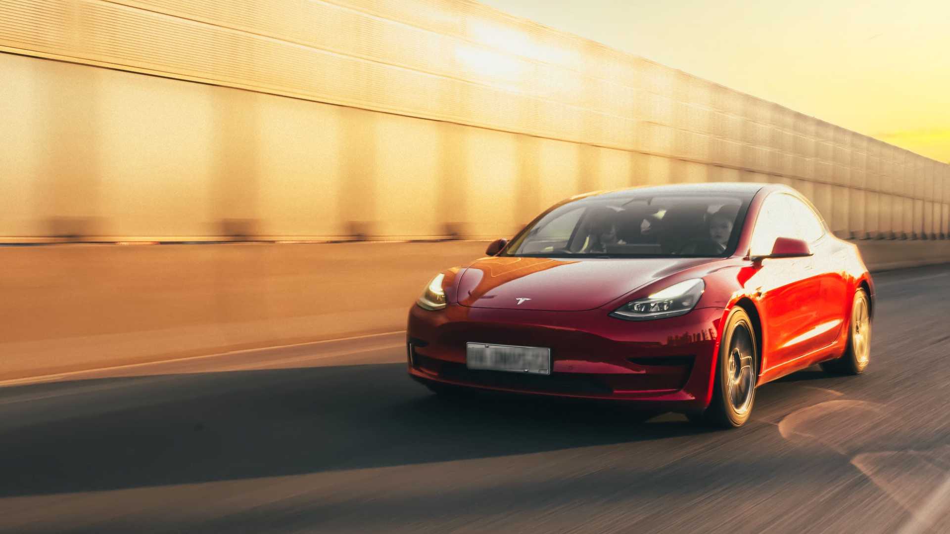 Tesla починає один з найбільших відкликань в своїй історії