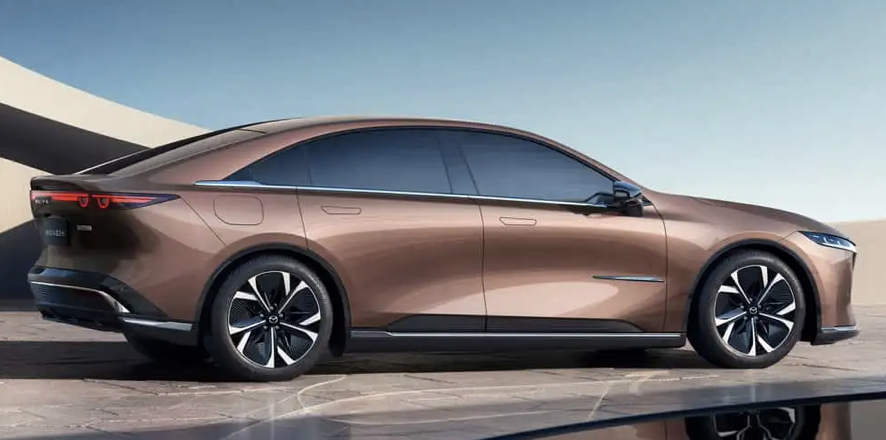 Представлено відроджену Mazda6: задньопривідний електрифікований седан