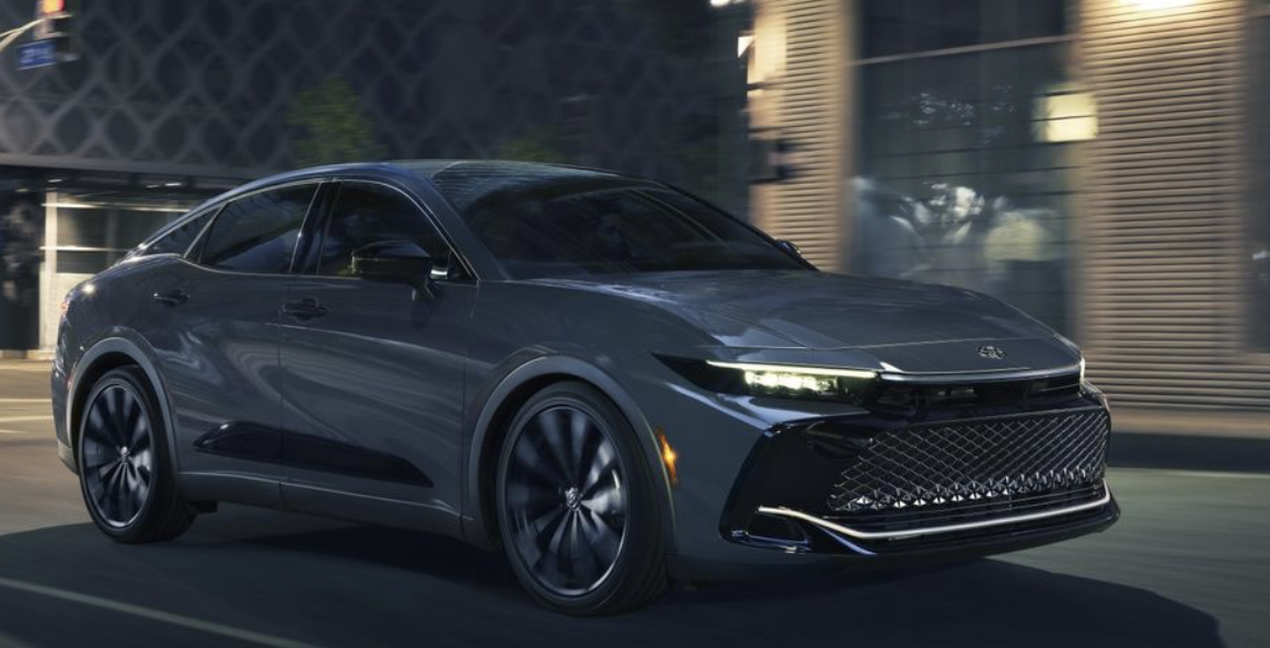 Представляємо Toyota Crown Nightshade 2025: Готична естетика