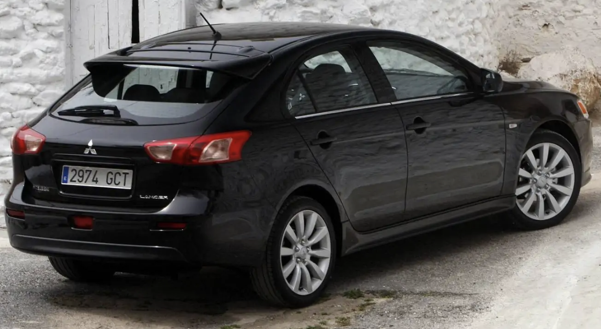 Mitsubishi може повернути Lancer Sportback та Montero