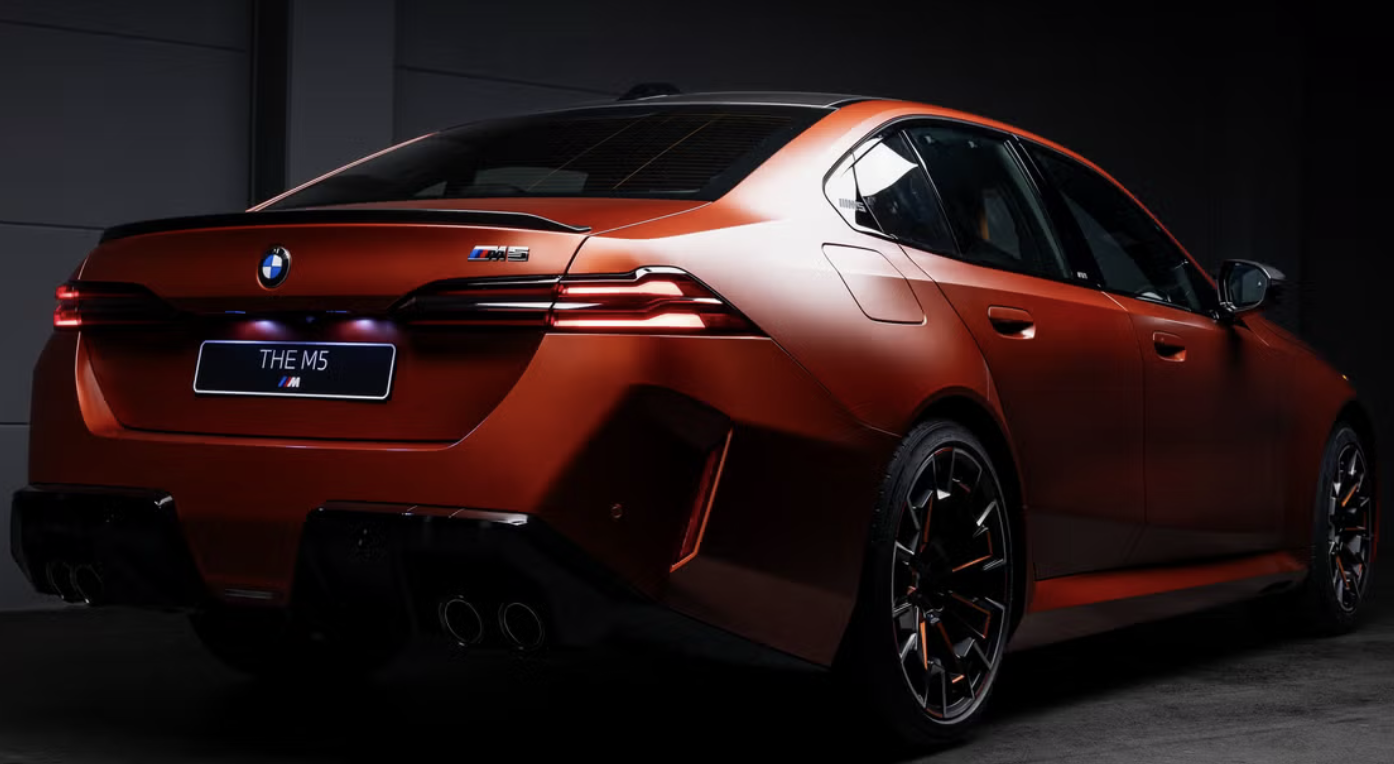 Перший BMW M5 2025 року для Північної Америки буде надзвичайно помаранчевим