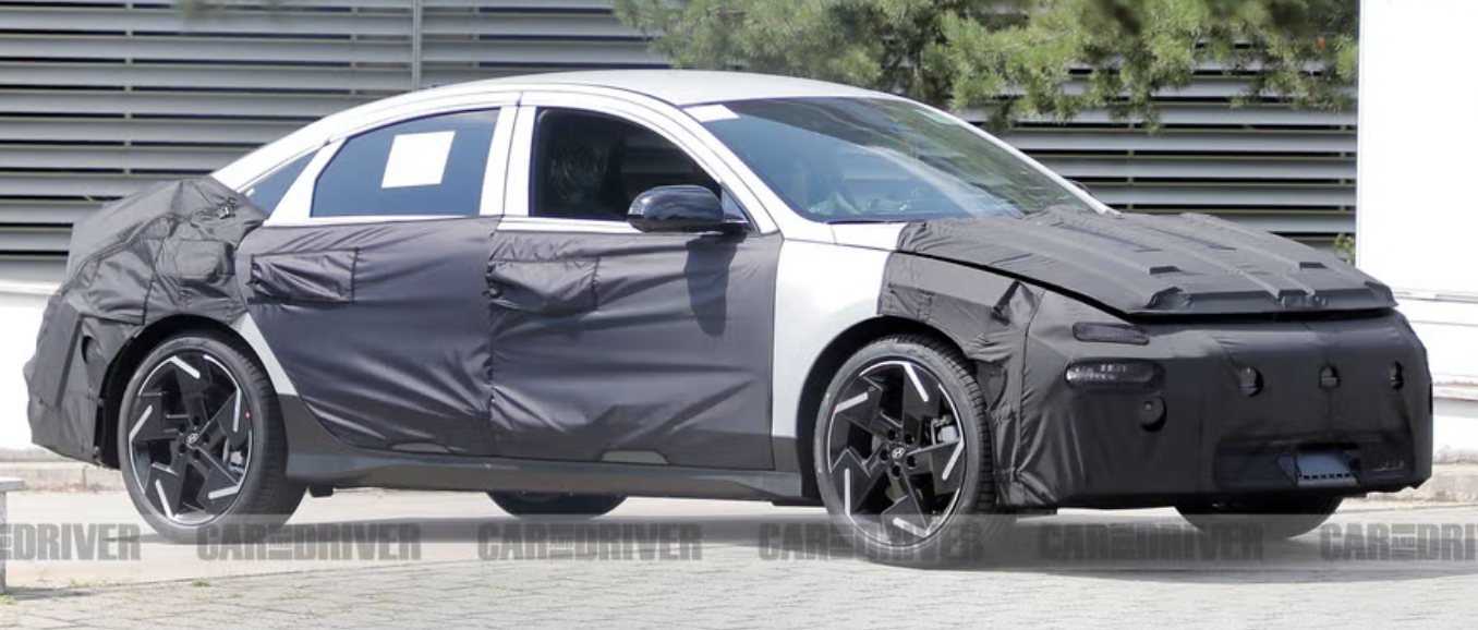 Оновлений Hyundai Ioniq 6 2026 року у маскувальному камуфляжі