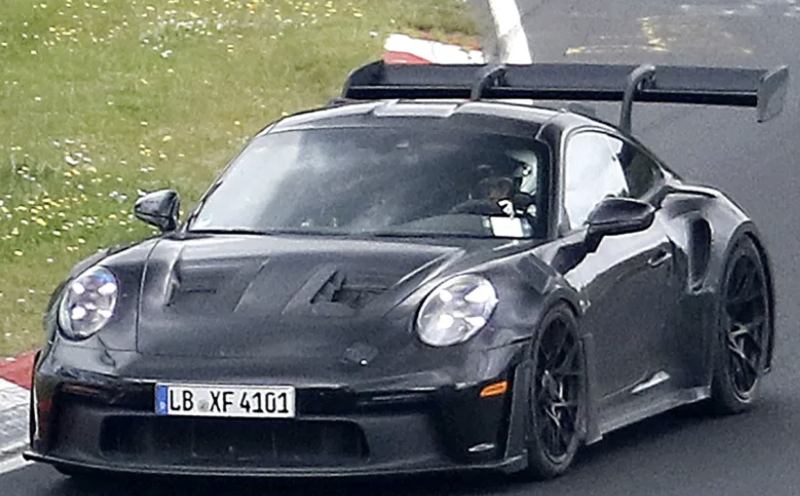 Оновлений Porsche 911 GT3 RS викликає захоплення на Нюрбургринзі