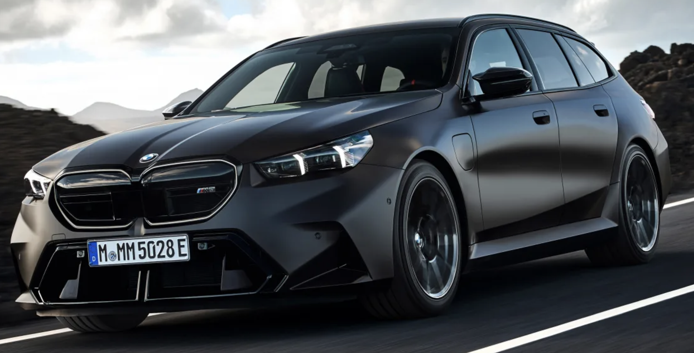 BMW M5 Touring 2024: гібридна міць на 717 к.с.
