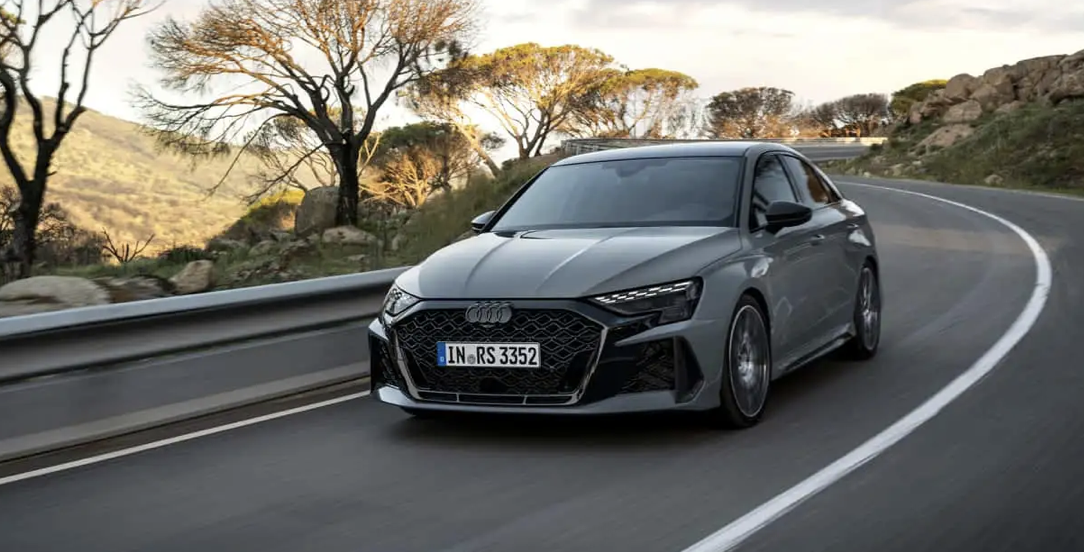 Audi RS3: нові карбонові сидіння та стильні оновлення