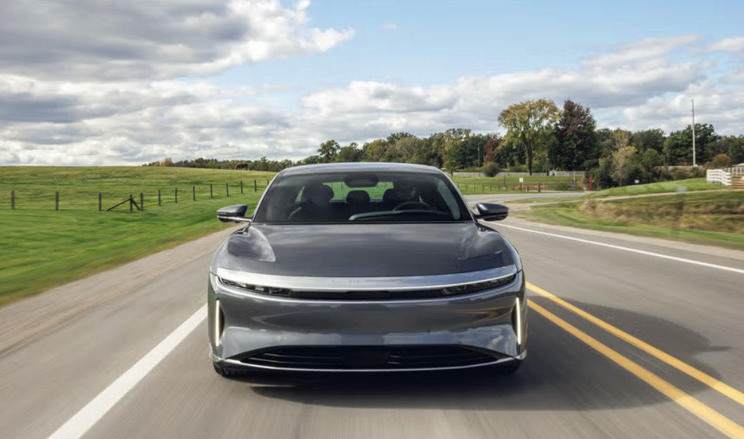 Lucid оновлює програмне забезпечення: нові можливості для водія та поліпшення безпеки