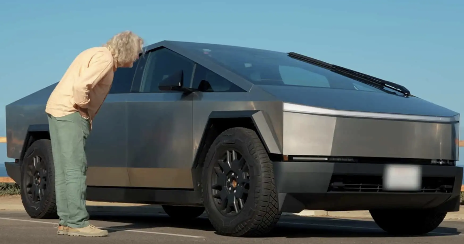 Джеймс Мей про Tesla Cybertruck: сміливий, кумедний та унікальний (ВІДЕО)