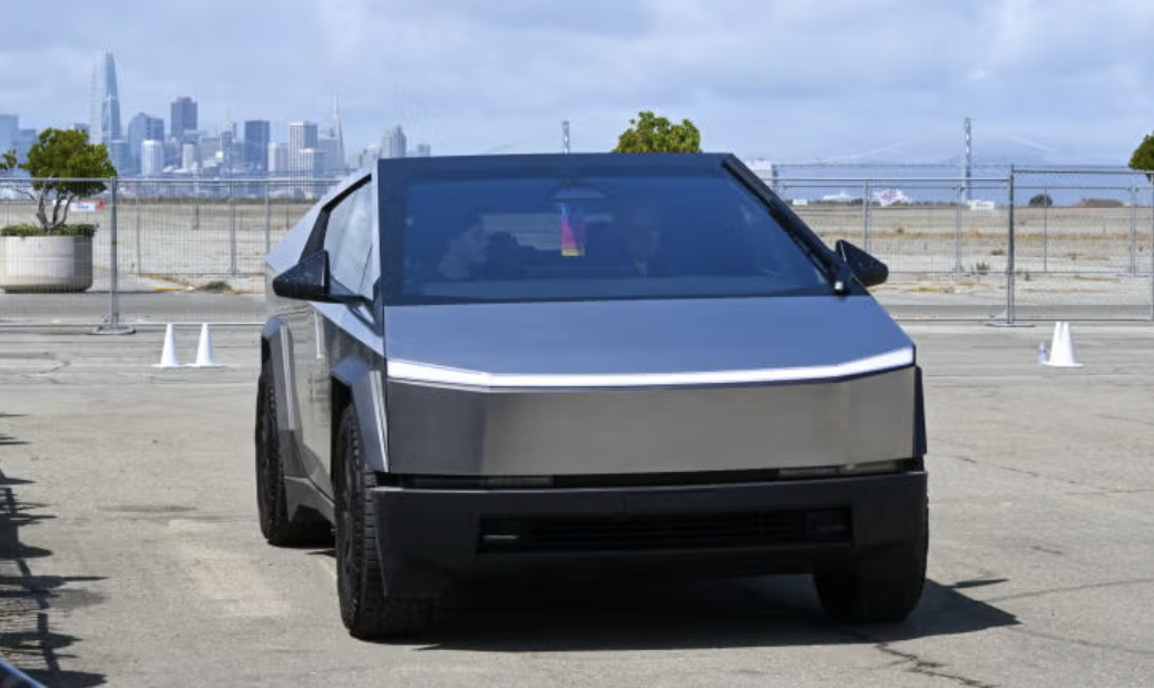 Tesla Cybertruck отримують нові можливості самокерування