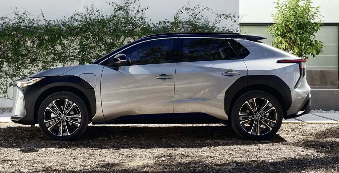 Toyota сповільнює темпи розвитку електромобілів