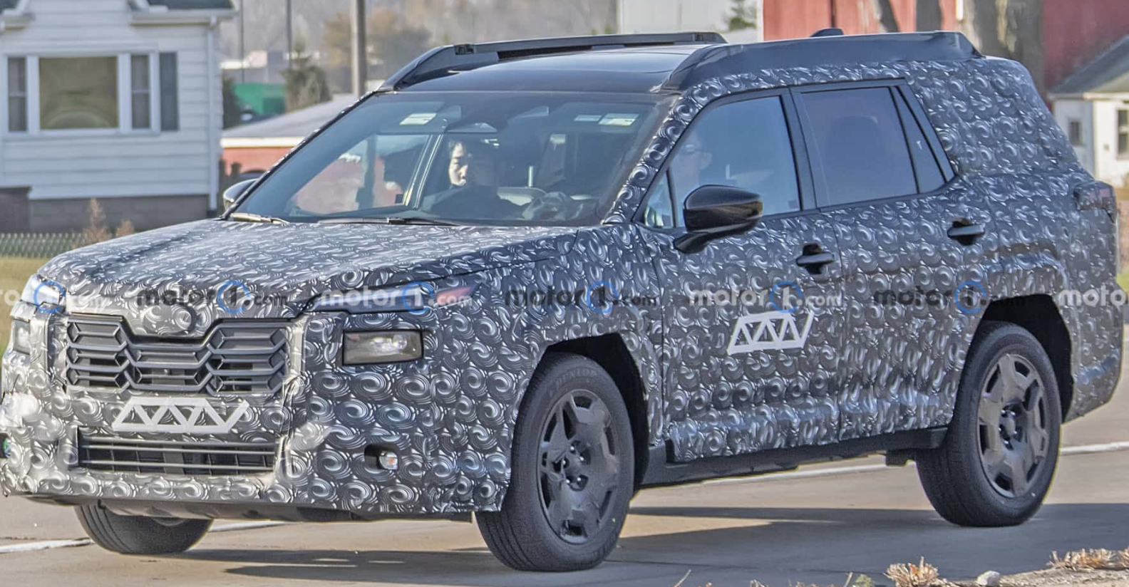 Новий Subaru Outback: шпигунські фото показують сміливий позашляховий стиль