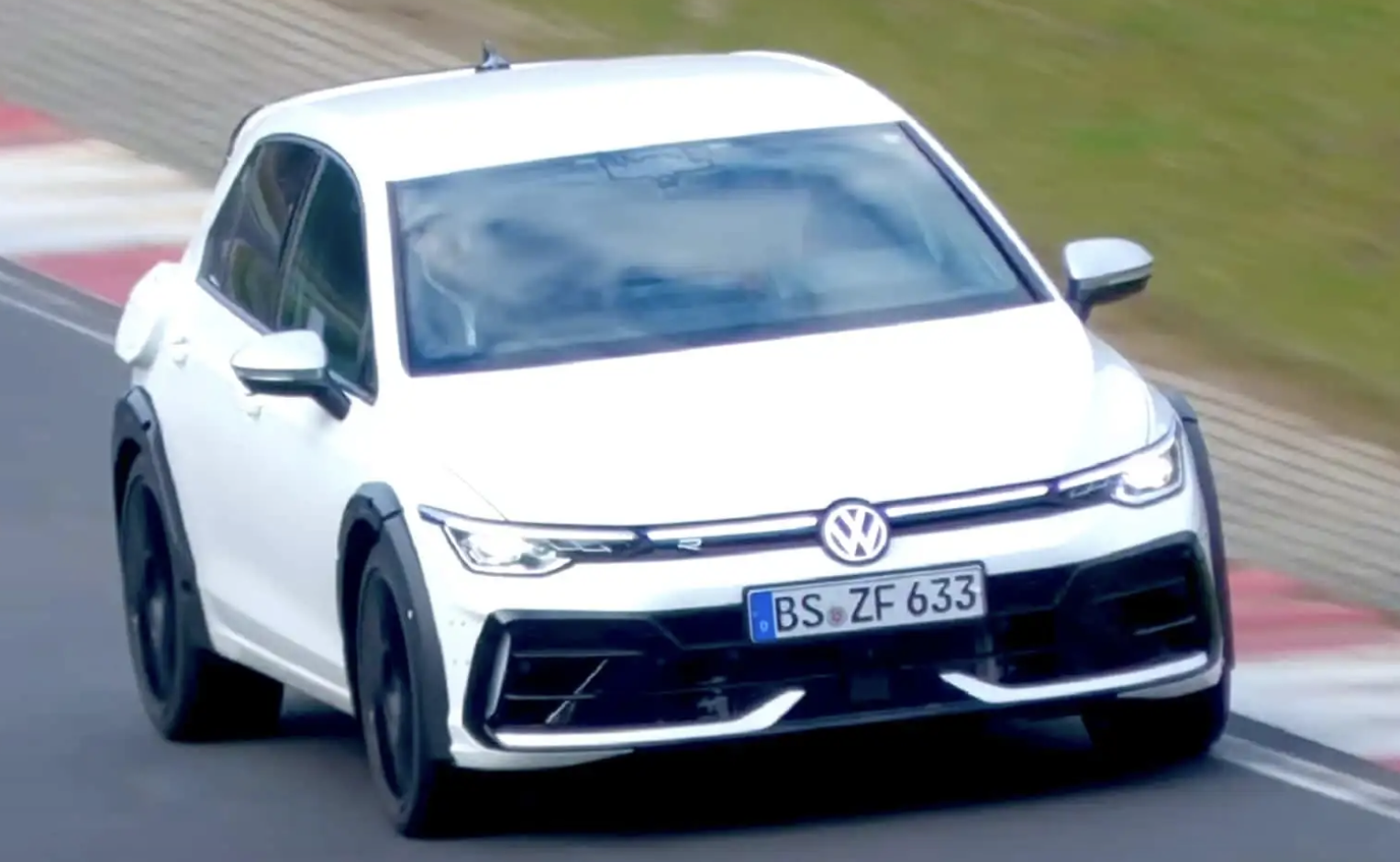Загадковий Golf R на Нюрбургрингу: Volkswagen готує щось особливе?