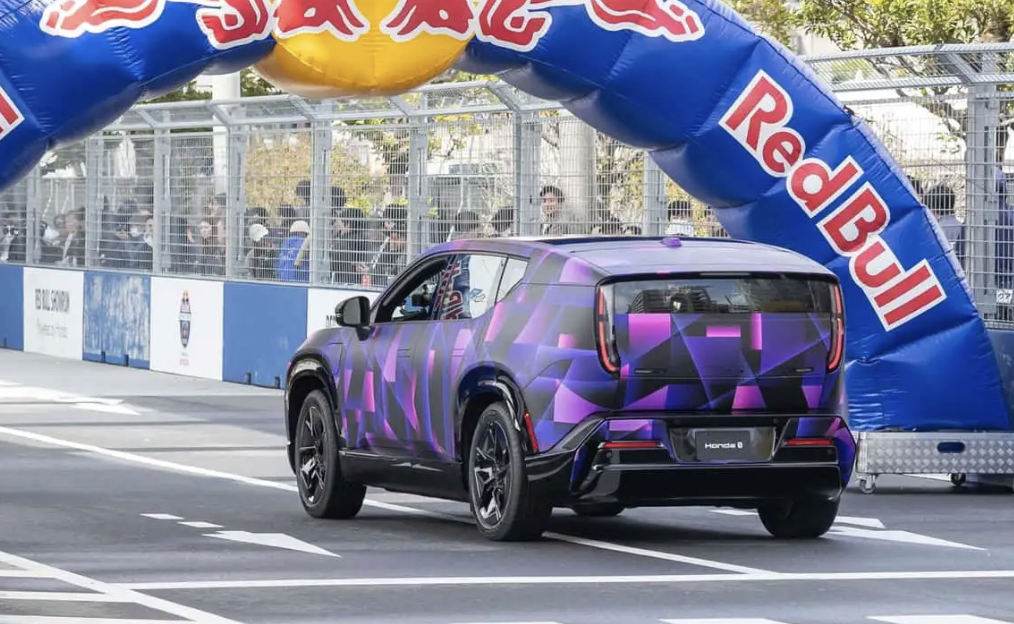 Прототип Honda 0 SUV помічено в Токіо — і керує ним не абихто!