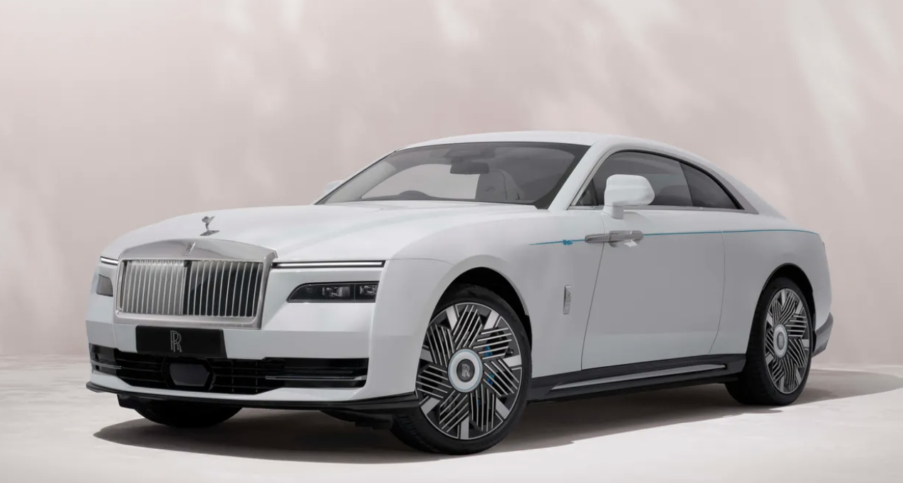 Rolls-Royce представив ексклюзивний електричний Spectre «Velvet Orchid» на квітковому шоу в Челсі