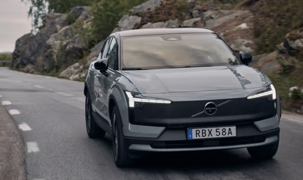 Volvo підняла стартову ціну електрокросовера EX30 2026 року: найдоступніша версія подорожчала на $4 000