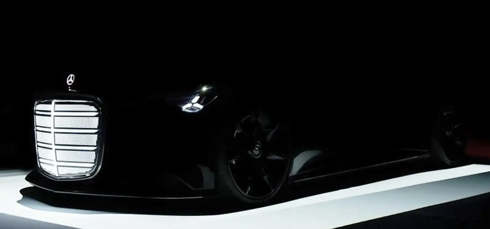 Mercedes показав підсвічену решітку майбутнього: натяк на новий електроседан