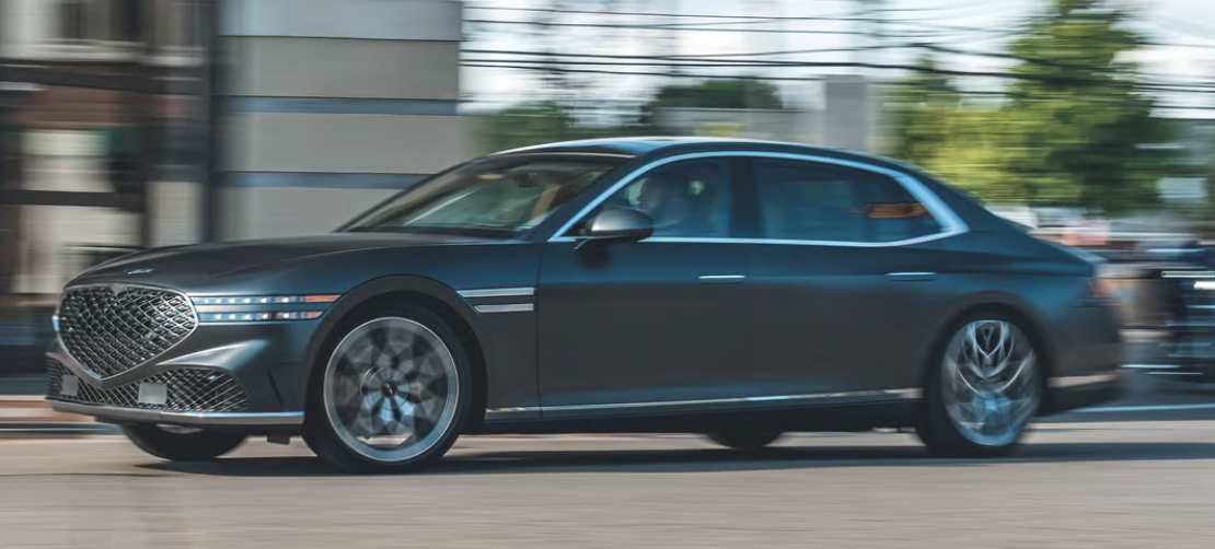 Genesis G90 відкликають через… занадто сяйливий колір фарби