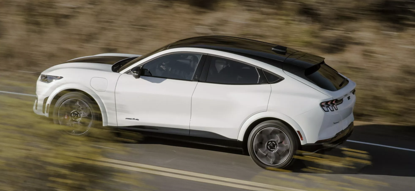 Ford відкликає тисячі Mustang Mach-E через ризик втрати фар перед настанням темряви