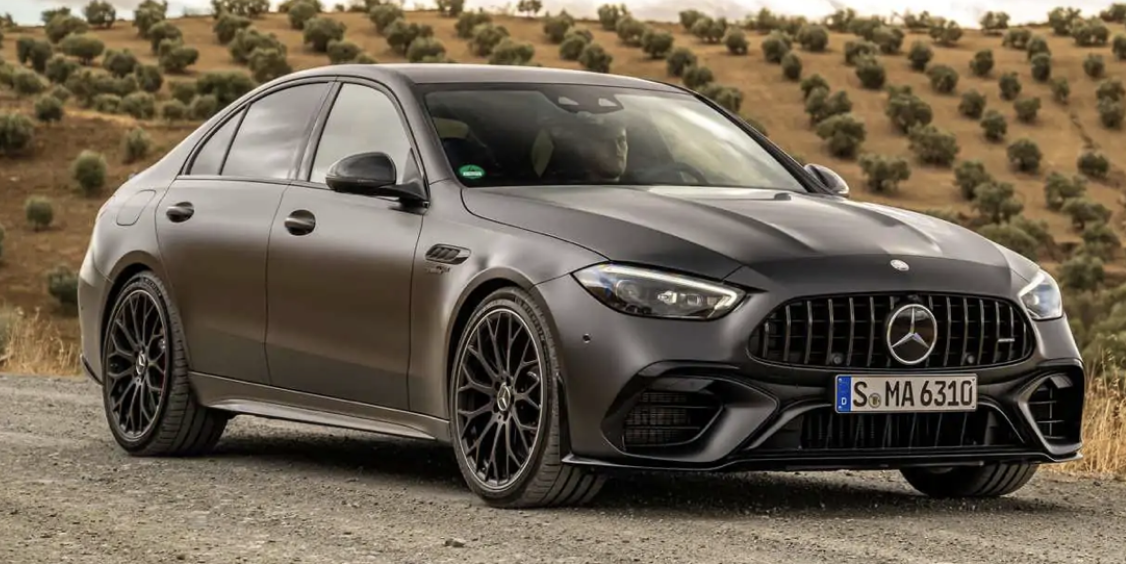 Офіційно: Mercedes припиняє виробництво «четвірки» AMG C63