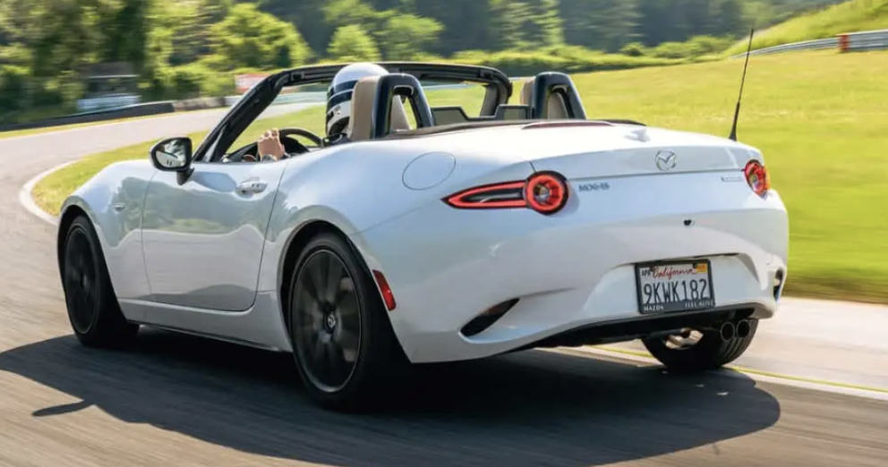 Нова Mazda MX-5 Miata залишиться легкою: електрифікацію поки відкладають