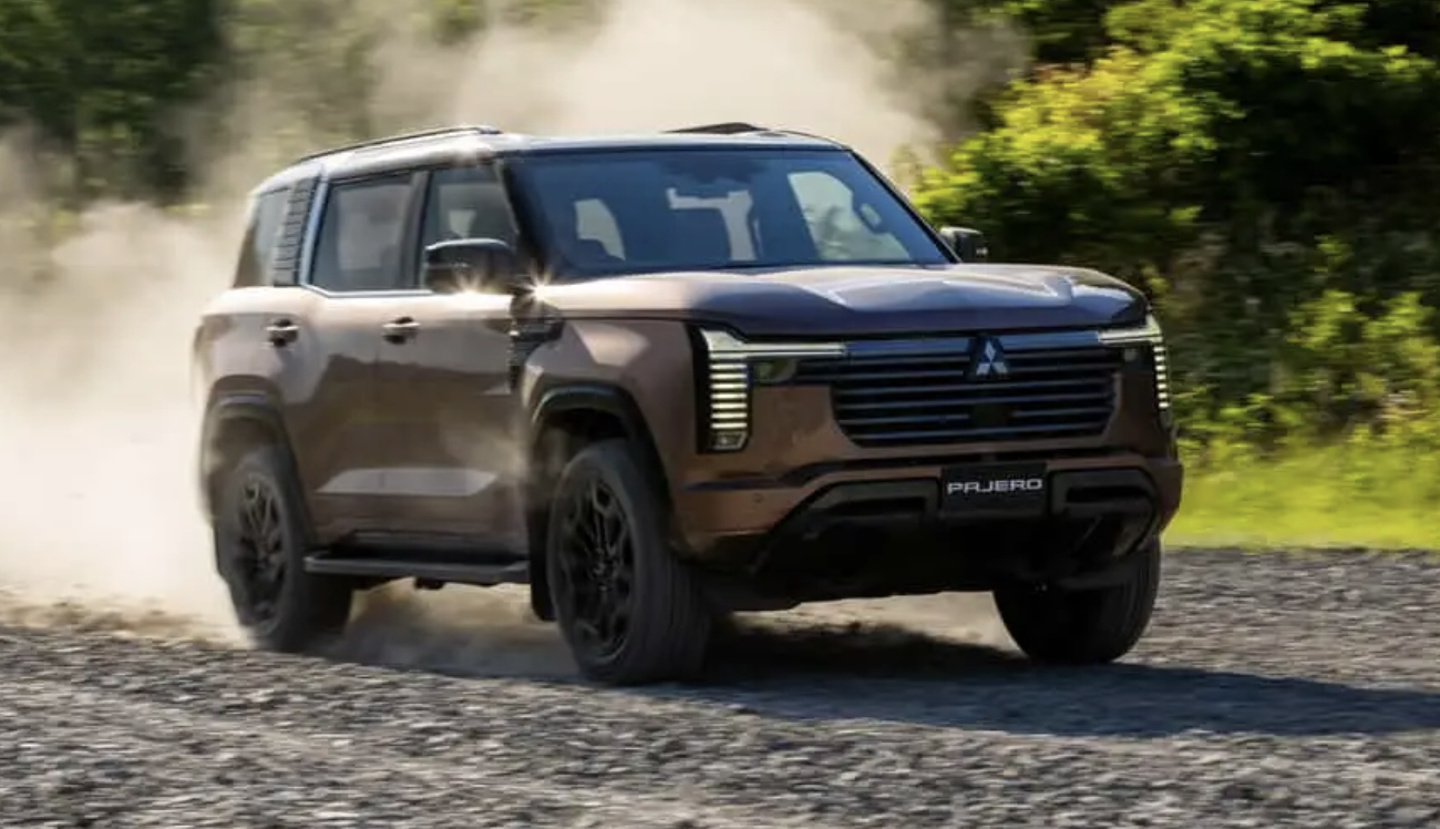 Mitsubishi пояснила, чому новий Pajero залишився без запаски на дверях багажника