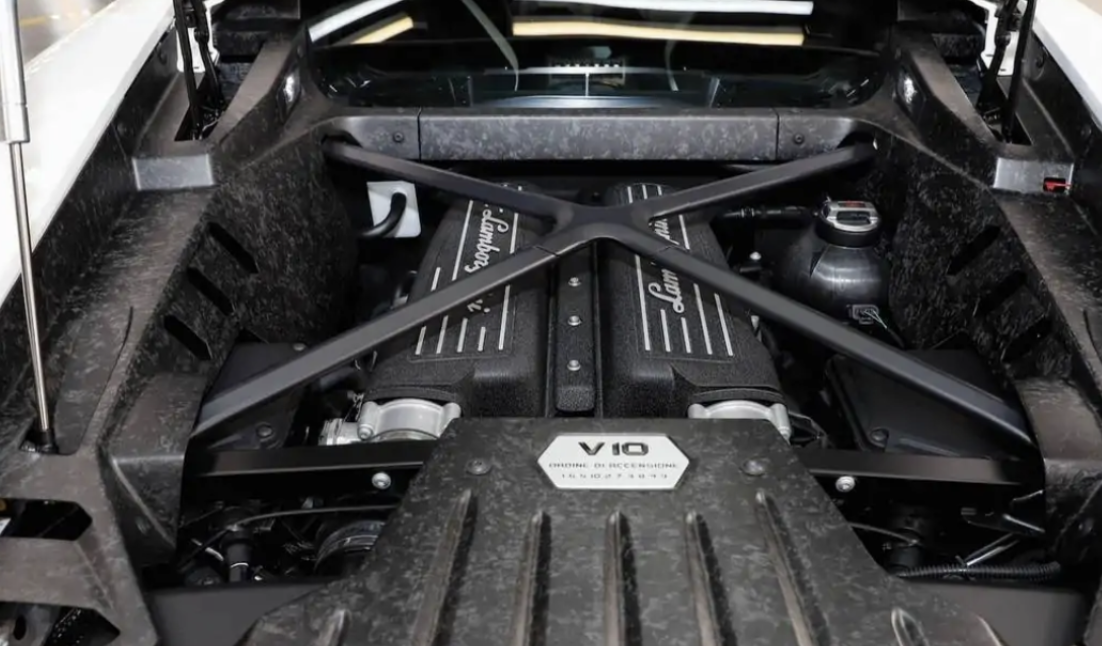 Lamborghini пояснила, чому відмовилася від легендарного V10 у Temerario
