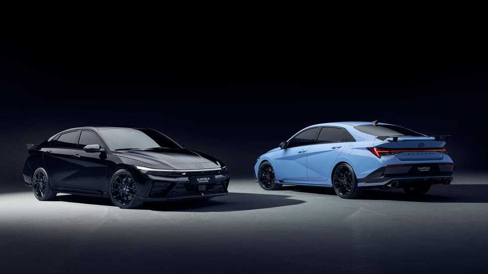 Hyundai Elantra N отримала стильну версію Monochrome з карбоном та алькантарою