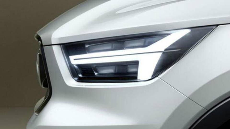 Volvo продемонструвала фари компактного паркетника