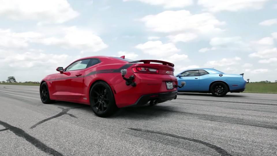 Dodge Challenger Hellcat змагався з Chevrolet Camaro SS