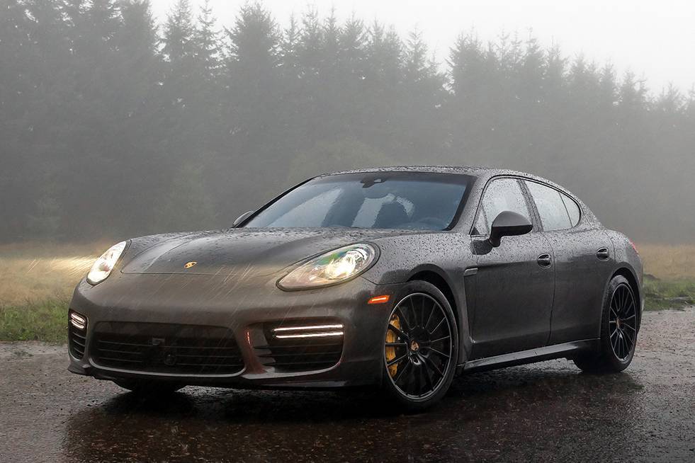 Внутрішнє убранство новітнього Porsche Panamera розсекречено в Instagram