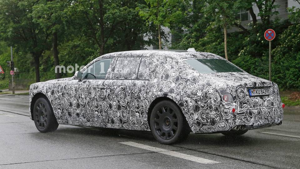 Мисливці за сенсаціями проникли в кабіну нового Rolls-Royce Phantom