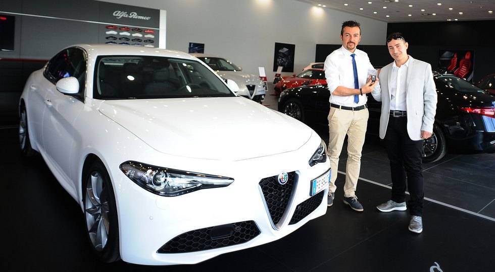 Спортивні седани Alfa Romeo Giulia з'явилися у дилерів