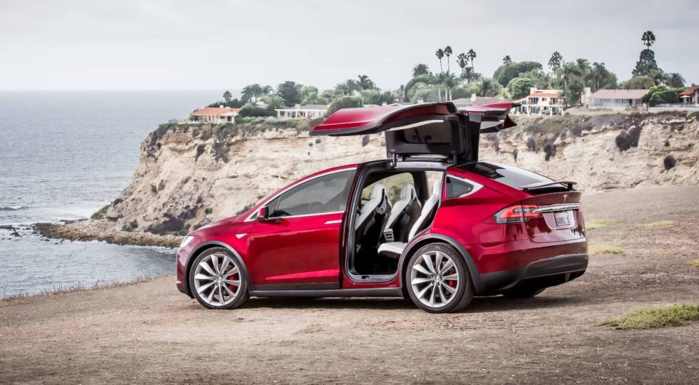 Tesla не потрапляє в графік по відвантаженням машин