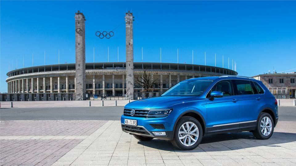 Подовжений VW Tiguan відкрив своє обличчя