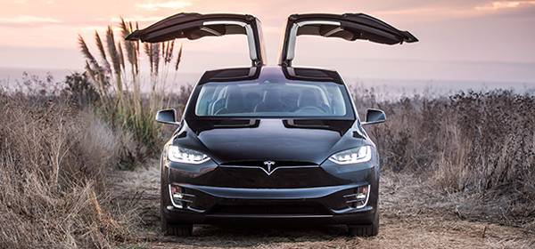 Tesla знизила вартість кросовера Model X