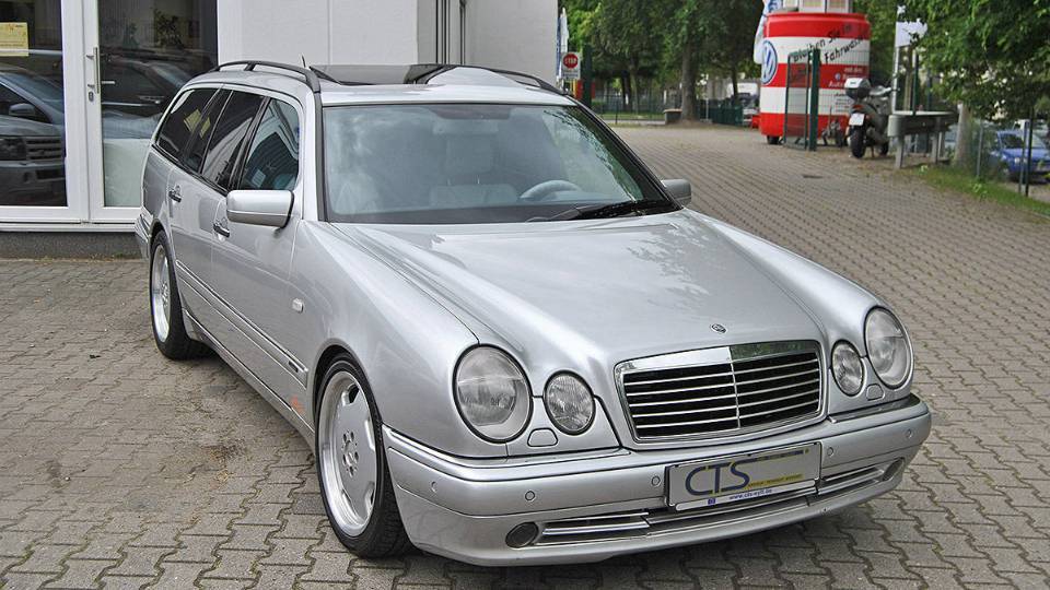 «Гарячий» універсал Міхаеля Шумахера піде з молотка