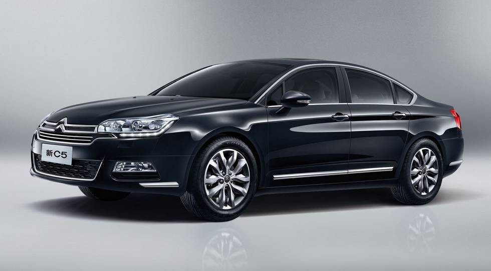 Є перші фото новітнього седана Citroen C5