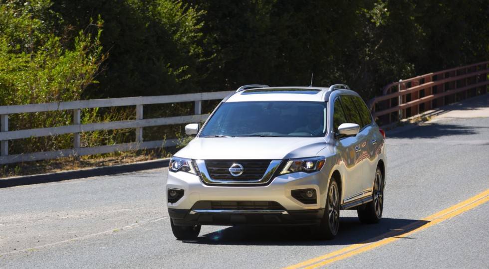 Новий кросовер Nissan Pathfinder порадує максимальною безпекою